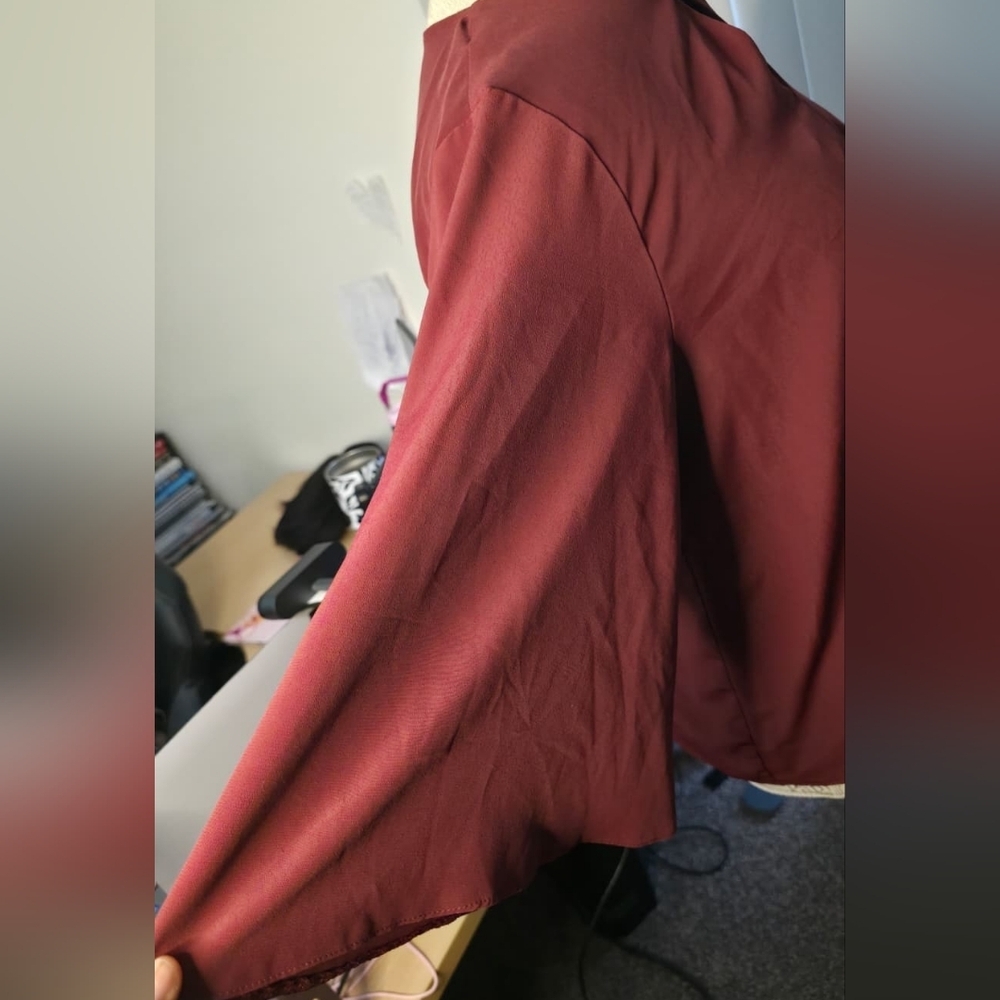 Knot-Front Keyhole Blouse in Burgundy - Picture 6 of 8